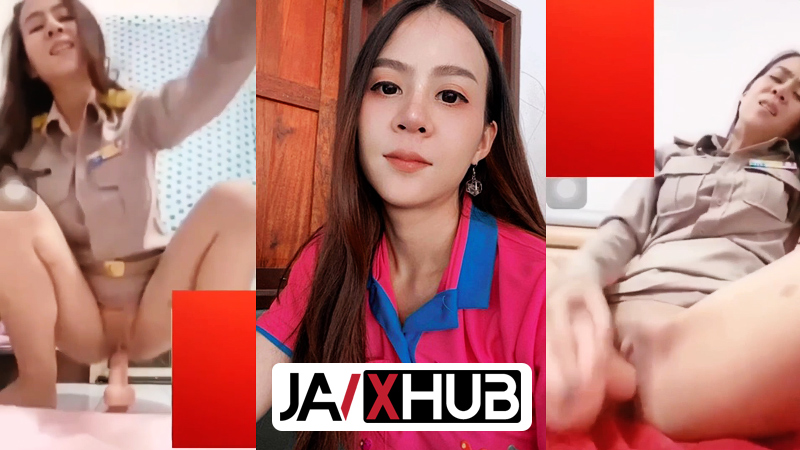 คลิปหลุด คาชุด ครูกิ๊ฟคนสวย30ยังแจ๋ว แอบคอลเสียวกับนักเรียนตัวเอง จนหลุดช็อดเด็ดมาให้ชมขย่มควยปลอมเก่งสมเป็นอาจารย์