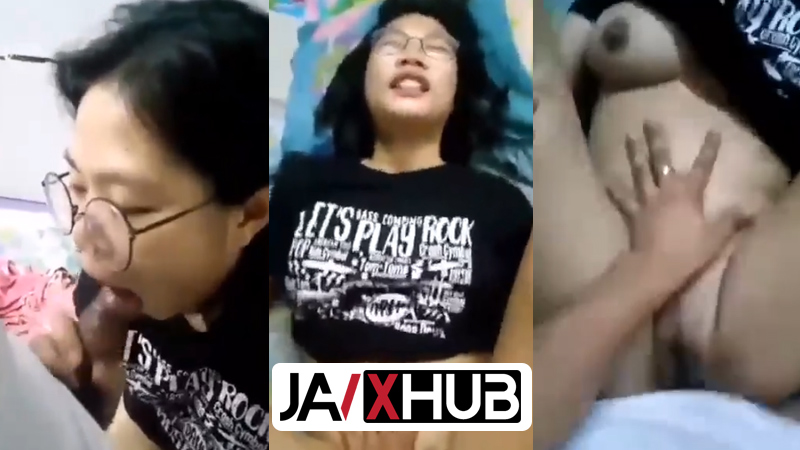 คลิปหลุดนักเรียน สาวแว่น ใส่ไม่ยั้งหับแฟน นัดเย็ดกันที่ห้องเพื่อน อมควยโม๊คอย่างเด็ด โดนจับซอยหีคาชุด เสียงครางเสียวสุดๆ ฟังแล้วควยแข็งตาม