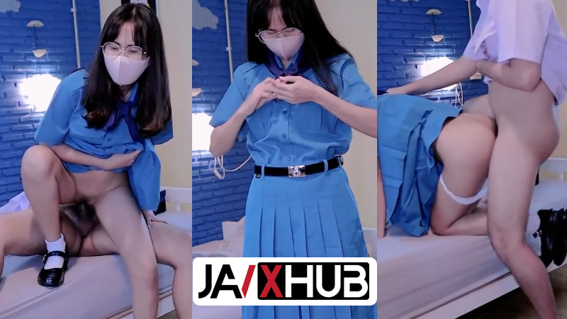คลิปหลุดนักเรียน สาวแว่นน่ารัก เงี่ยนตั้งแต่เช้าตรู่ xxx กำลังแต่งตัวแฟนจับเย็ดหี หันหลังเย็ดท่าหมาเด็ดๆ กระเด้าหีคาชุดเนตรนารี โคตรเงี่ยน
