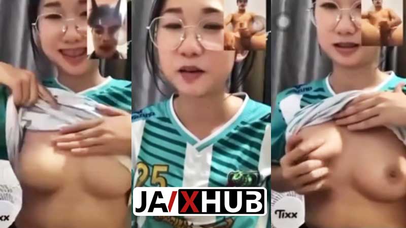 คลิปหลุด คอลเสียว สาวแว่นเปิดกล้องวีดีโอคอลเสียวกับแฟน xxx เปิดเสื้อโชว์บีบนมยั่วเย็ด แฟนหนุ่มก็เงี่ยนนั่งชักว่าวตอกสุดโคน นมสวยน่าเย็ดมาก
