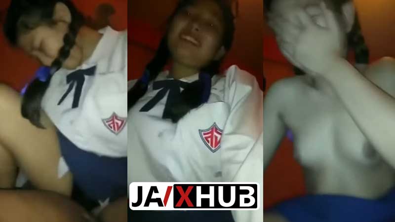 คลิปหลุด น้องนักเรียน หนีเรียนแอบไปเย็ดกับรุ่นพี่ XXX โดนจับกดหัวอมควย เย็ดคาชุด แล้วนอนแหกหี จับควยแทงสดมิดด้าม ซอยหีจนน้ำเงี่ยนแตก